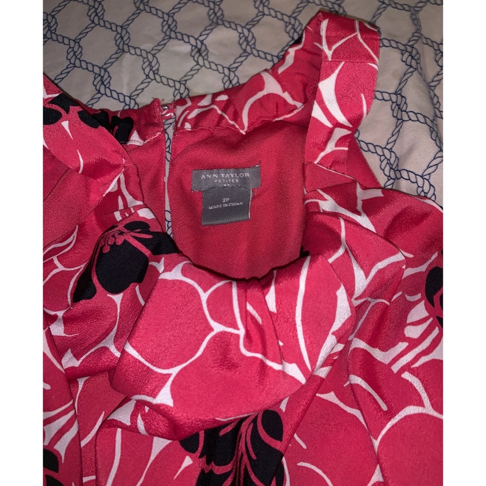 🌺 .•SALE•. Ann Taylor pink floral top